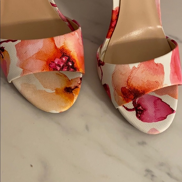 Le Château Floral Heels Size 7 - Picture 2 of 3